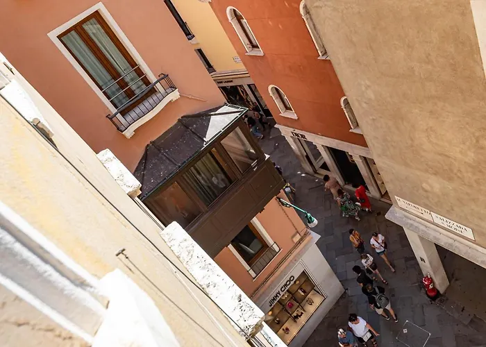 Venezia-San Marco View On Luxury Shopping Street